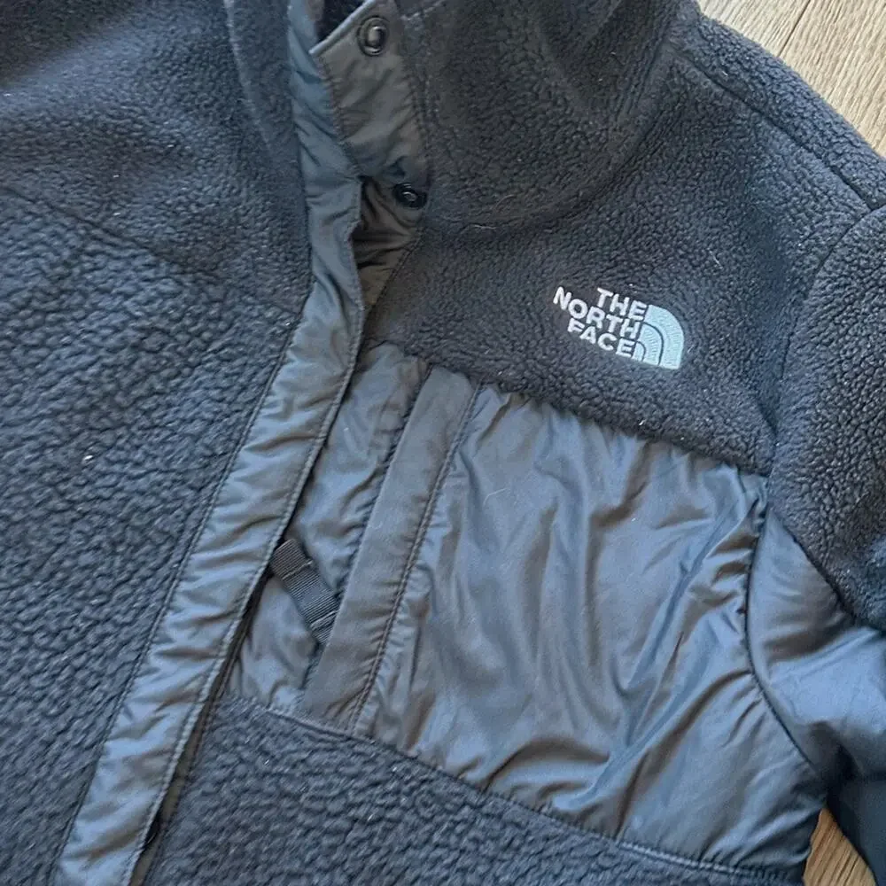 The North Face Girls Mash-Up Fleece Jacket – All Black – Size Large